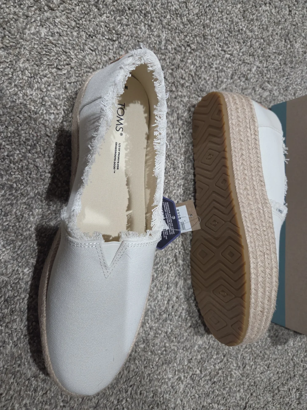 TOMS Women's White Canvas Slip-On Size 9.5